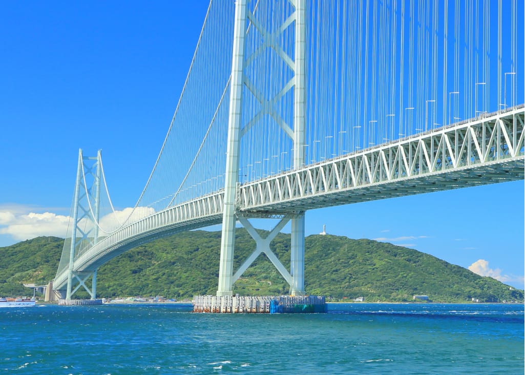 新キャンパス近くにある明石海峡大橋の風景